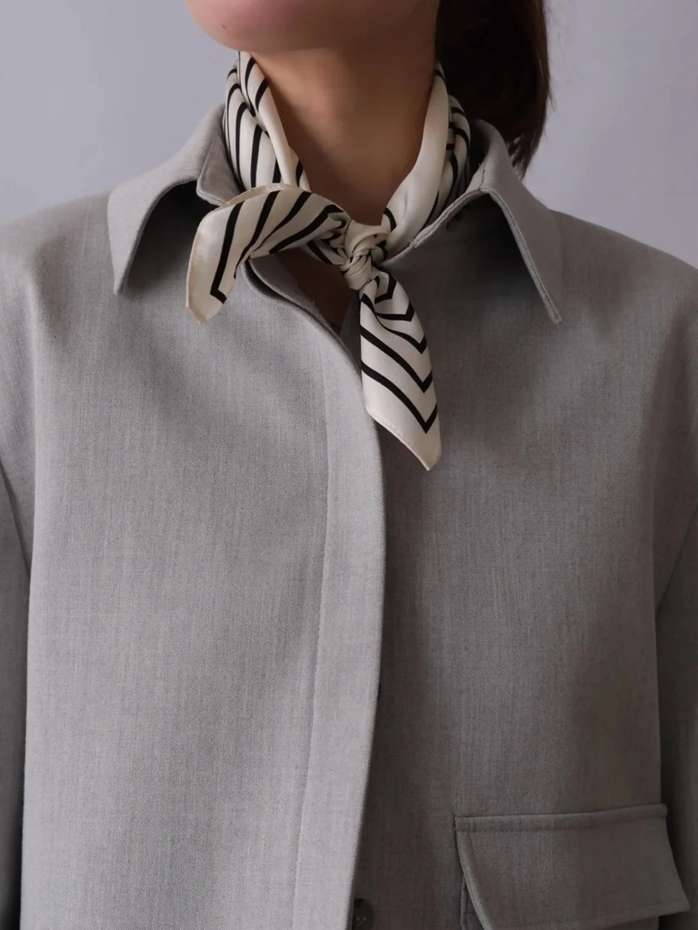 Le scarf cream and black silk scarve